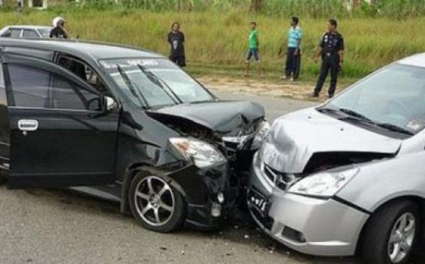 Ilustrasi kecelakaan mobil